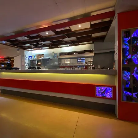 Restaurant Le Parisien Отель Лурд